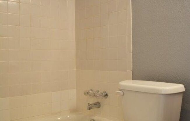 1 bed, 1 bath, $555, Unit A-6