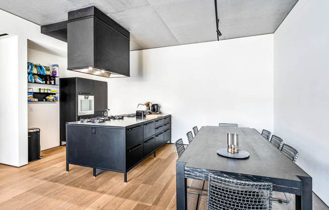 455 W 19 ST
