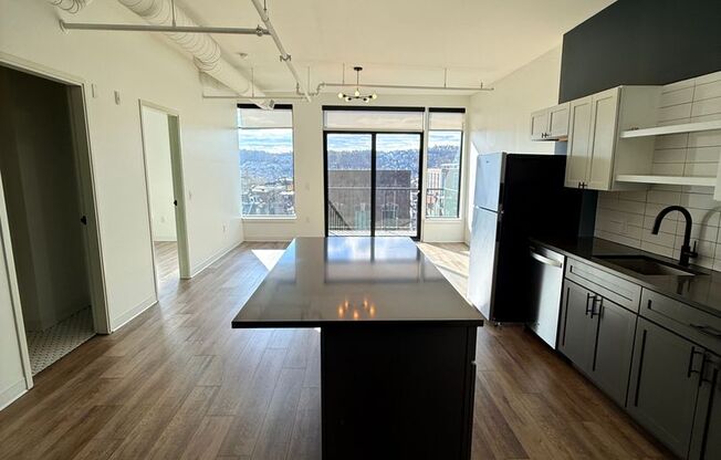 2 beds, 1 bath, 865 sqft, $2,885, Unit Unit 512