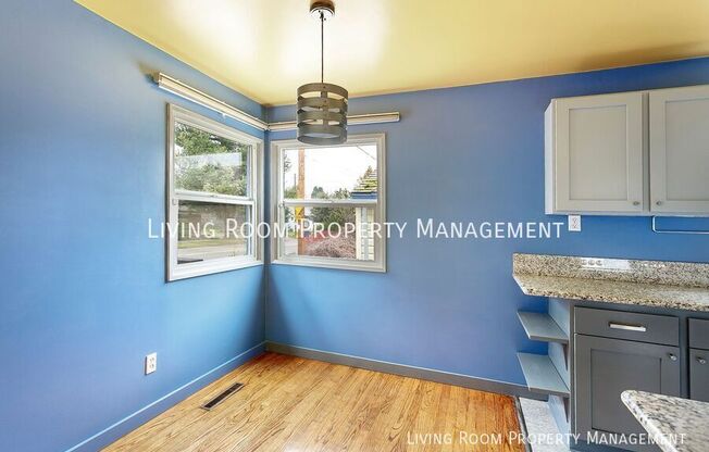 8414 N PENINSULAR AVE