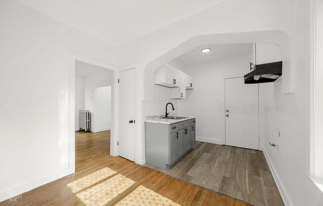 8051 S Ingleside