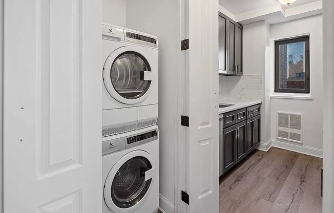 1 bed, 1 bath, 786 sqft, $6,100, Unit 11C