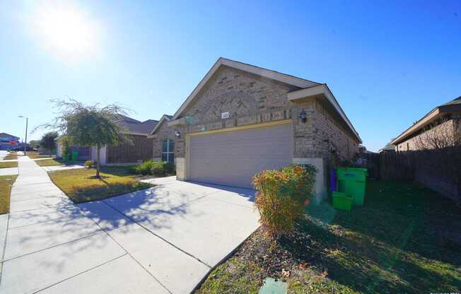 1323 KINGBIRD CT