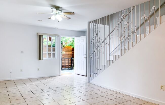 1315 N Hobart Blvd #1
