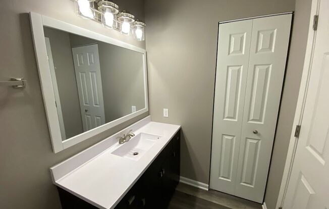 2 beds, 1 bath, 1,000 sqft, $1,595, Unit 1167-9