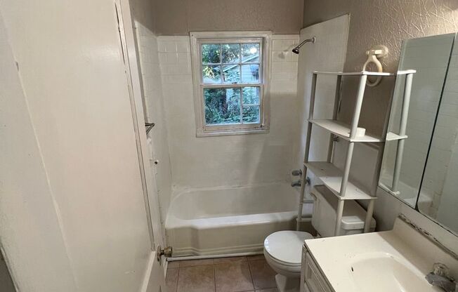 2 beds, 1 bath, $595