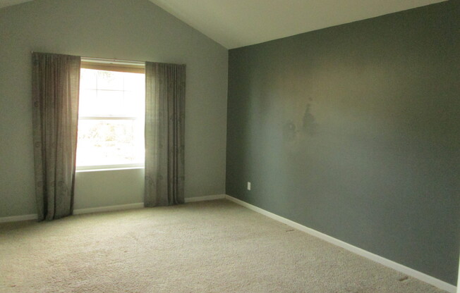 5704 NE Hidden Creek Drive ~ Beautiful Home