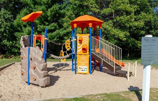 apts in Spring Lake, MI with playground