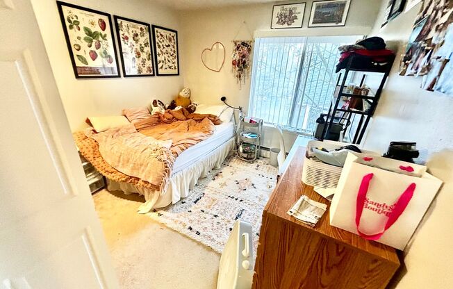 2 beds, 1 bath, 736 sqft, $2,540, Unit 17