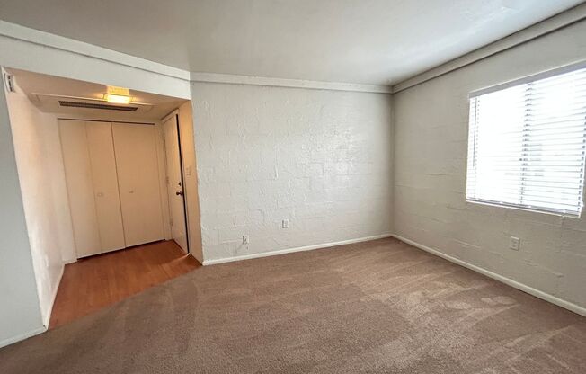 LOS BLANCOS-ALL UTILITES INCLUDED!!