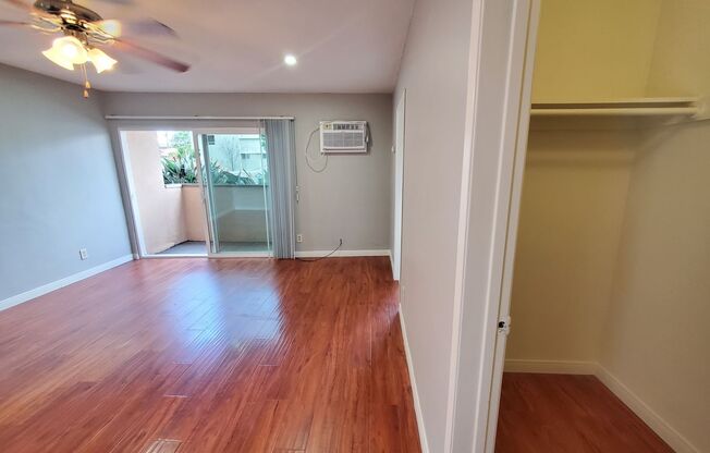 Studio, 1 bath, 350 sqft, $1,800, Unit 06