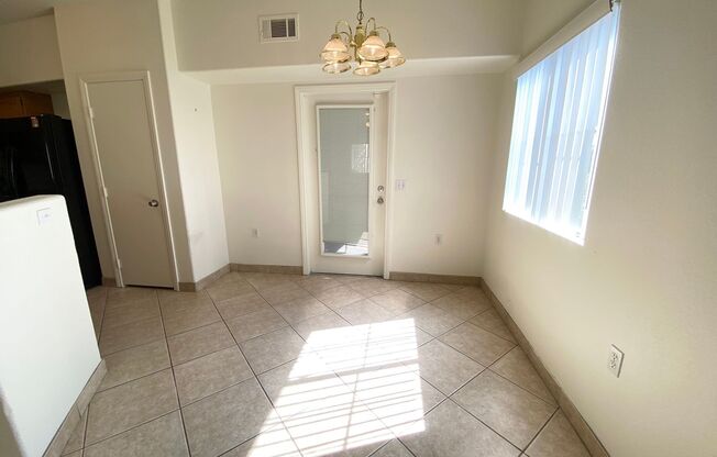 3/BD 2/BA First-Floor Condo in Gated Community. No Carpet!