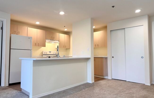 1 bed, 1 bath, 750 sqft, $2,100, Unit D 429