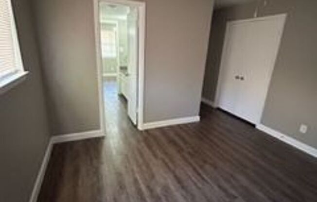 2 beds, 1 bath, 818 sqft, $1,000, Unit B