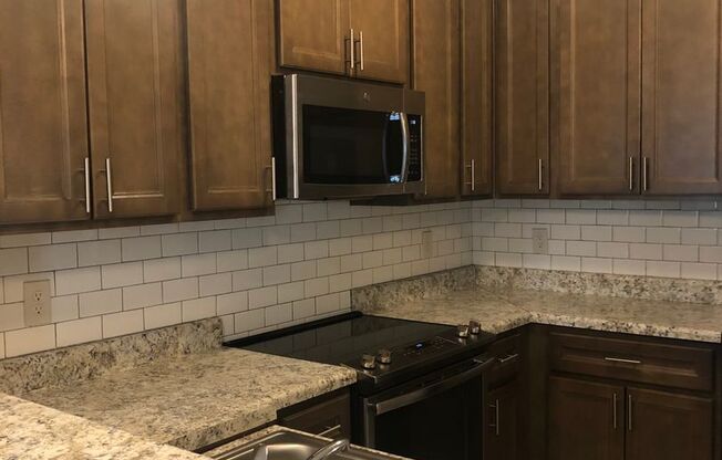 2 beds, 2 baths, 1,074 sqft, $905, Unit 39