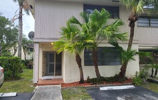 Gorgeous 3 Bed in the Heart of Plantation