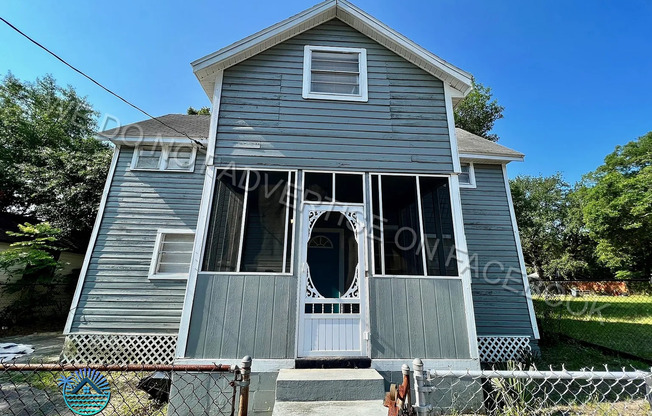 Amazing 4 bedroom / 1 bathroom home available!