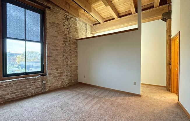 3 beds, 2 baths, 1,512 sqft, $2,700, Unit 206