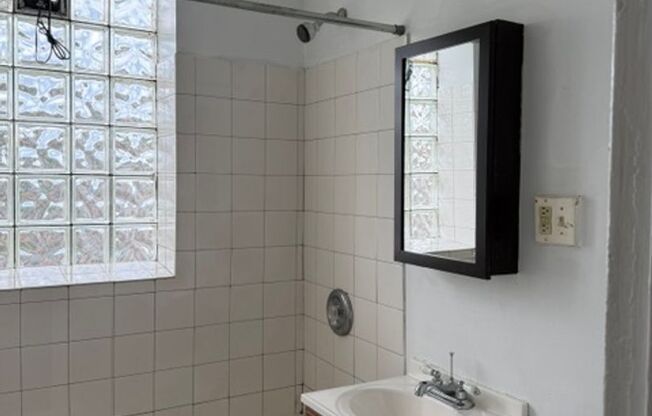 Studio, 1 bath, $1,050, Unit 404