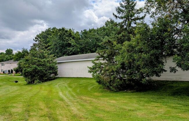 2 beds, 1 bath, 1,100 sqft, $1,319, Unit 1053 8305