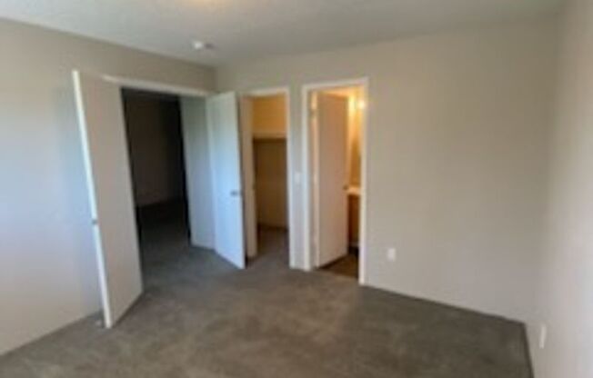 2 beds, 2 baths, 856 sqft, $869, Unit 2827-1806