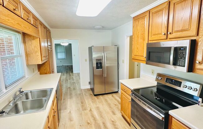 Cozy 3 Bed, 1.5 Bath Ranch Home Available Now in Dacula!