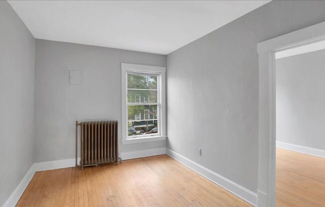 1 bed, 1 bath, 700 sqft, $1,000, Unit 4