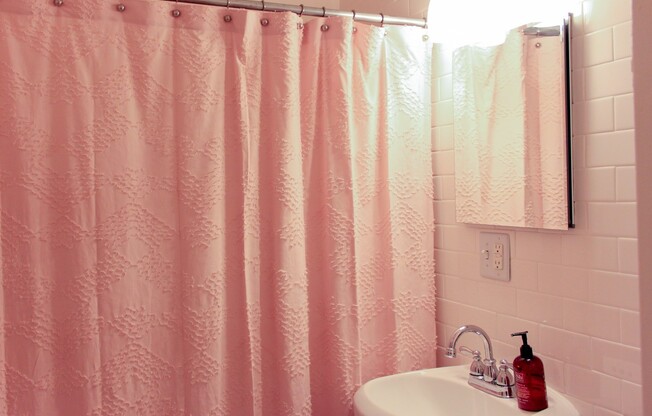 Studio, 1 bath, 425 sqft, $875, Unit 604