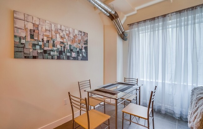 1 bed, 1 bath, 655 sqft, $1,800, Unit M06