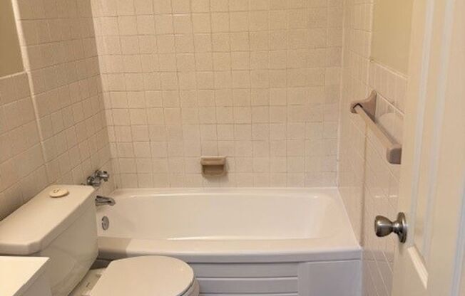 1 bed, 1 bath, 740 sqft, $1,600, Unit 00 - K- 5