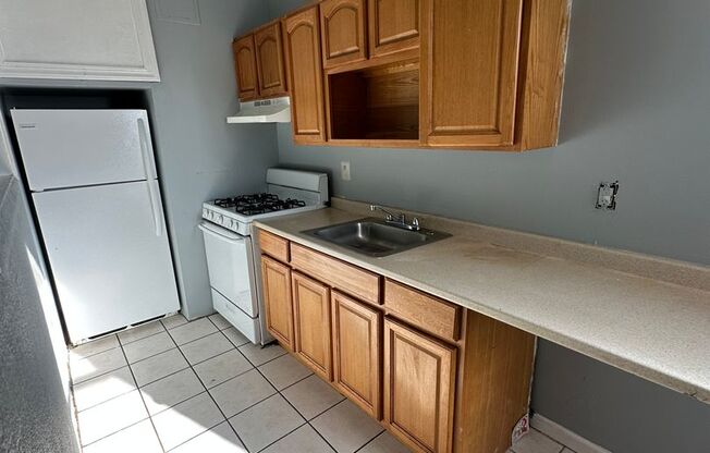 2 beds, 1 bath, 750 sqft, $1,225, Unit 6102-7