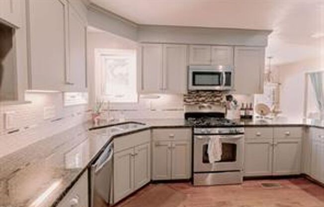Gorgeous 4 bed, 3 bath in Great Bridge!