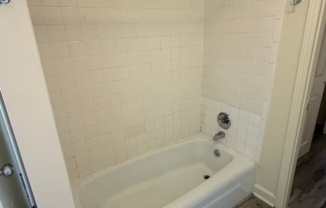 2 beds, 1 bath, 1,100 sqft, $1,325, Unit 408-2