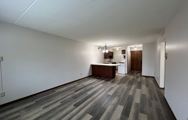 2 beds, 1 bath, $925, Unit A1532-1A