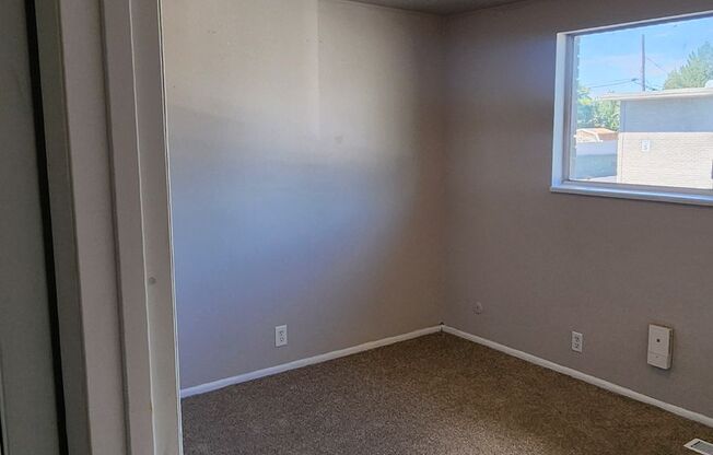 2 beds, 1 bath, 800 sqft, $1,195, Unit #32