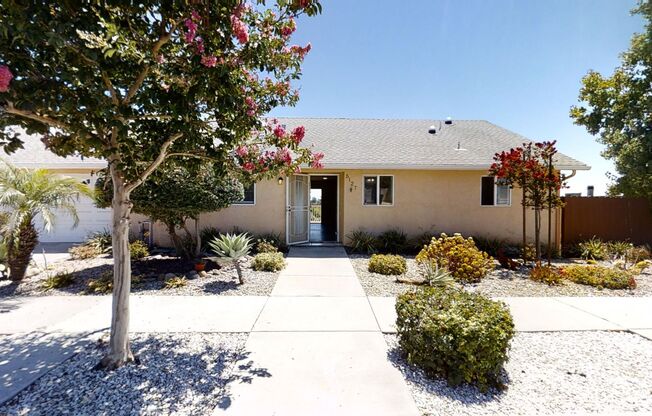 Beautiful House on Manhasset! Great Views!