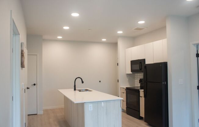 2 beds, 2 baths, 730 sqft, $1,525, Unit 206