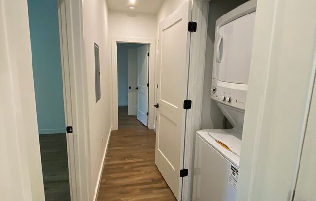 2 beds, 1 bath, 630 sqft, $2,145, Unit 011