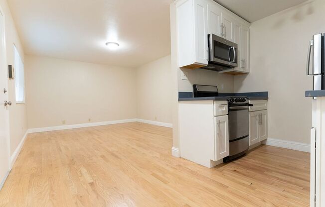 1 bed, 1 bath, $1,695, Unit 212-19