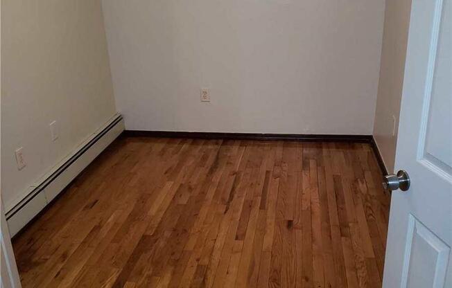 3 beds, 2 baths, 3,030 sqft, $3,500