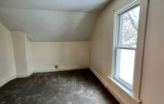 44 Vandine NE- Midtown! Water included. Washer/dryer hook up.