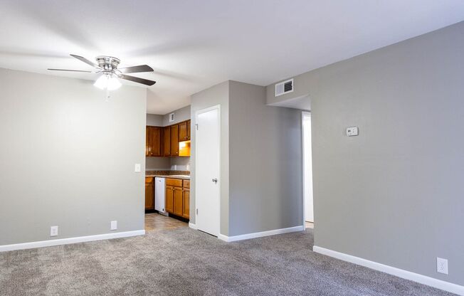 3 beds, 1.5 baths, 960 sqft, $1,250, Unit C8