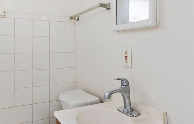 Studio, 1 bath, 300 sqft, $990, Unit 3412 Spring Partners LP-LLFE