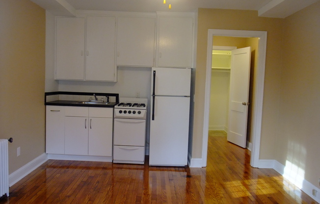 8401 Greenwood Avenue D&amp;G GROUP LLC