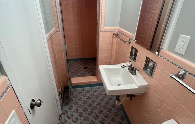 2 beds, 2 baths, 1,200 sqft, $1,395, Unit 641 S 38th Street-Unit 2