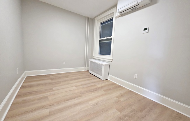 733 METROPOLITAN AVE