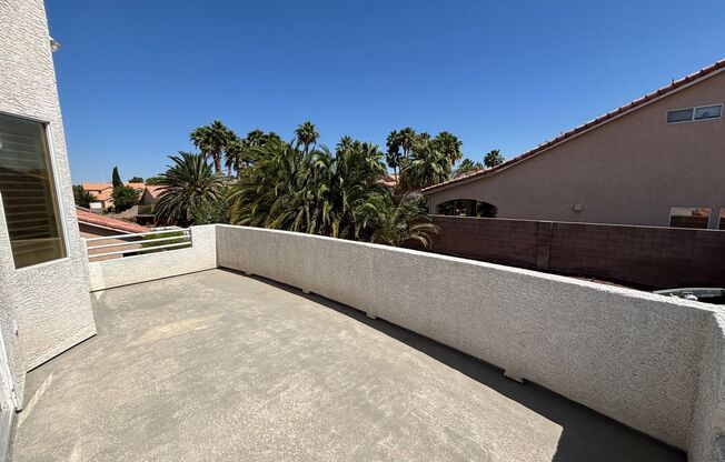 Gorgeous 4bed /5bath home nestled in a great area!