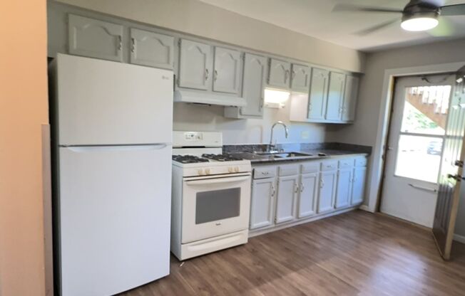 2 beds, 1 bath, 900 sqft, $1,500, Unit APT#2