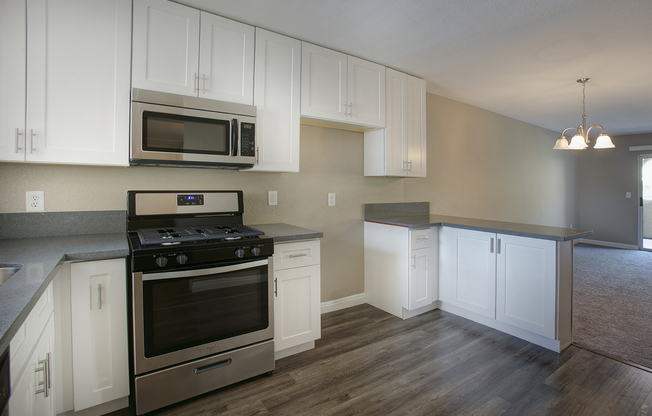 2 beds, 2 baths, $1,350, Unit # 204