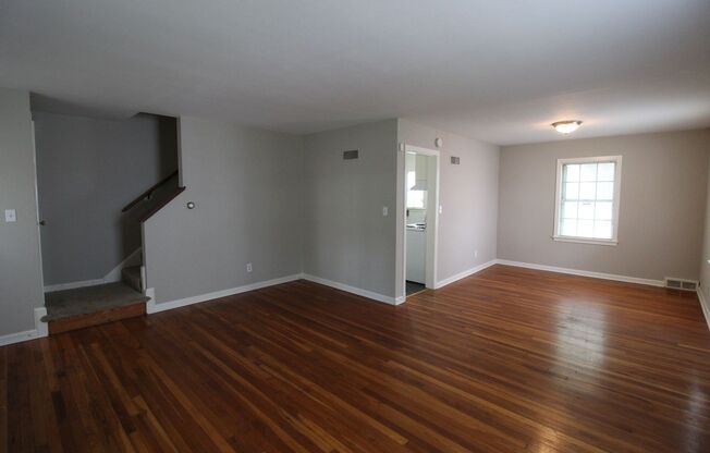 2 Bedroom 1 Bath Duplex In The Waldo Area
